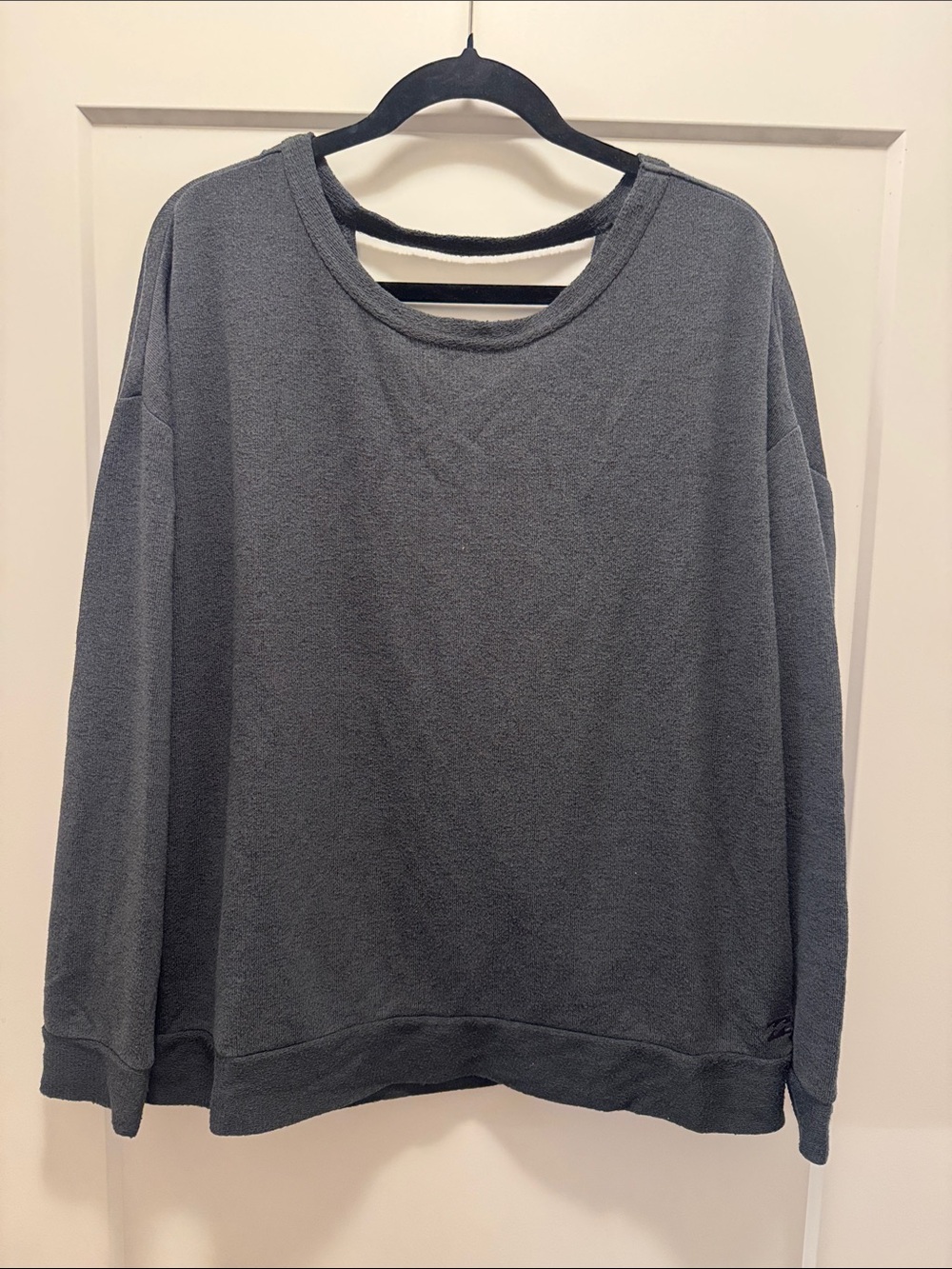 Billabong Crewneck with Feminine Back Design. XL. GUC!🔥